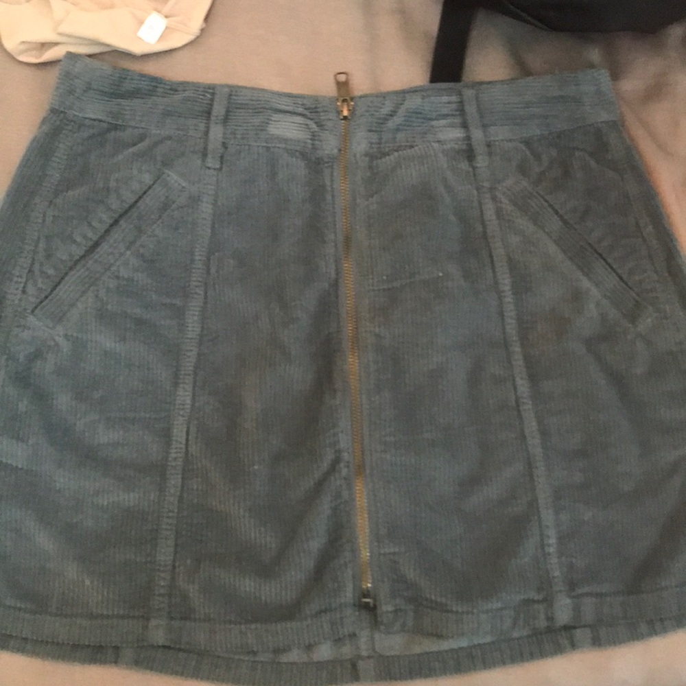 AMERICAN EAGLE turquoise mini-skirt (size 12)